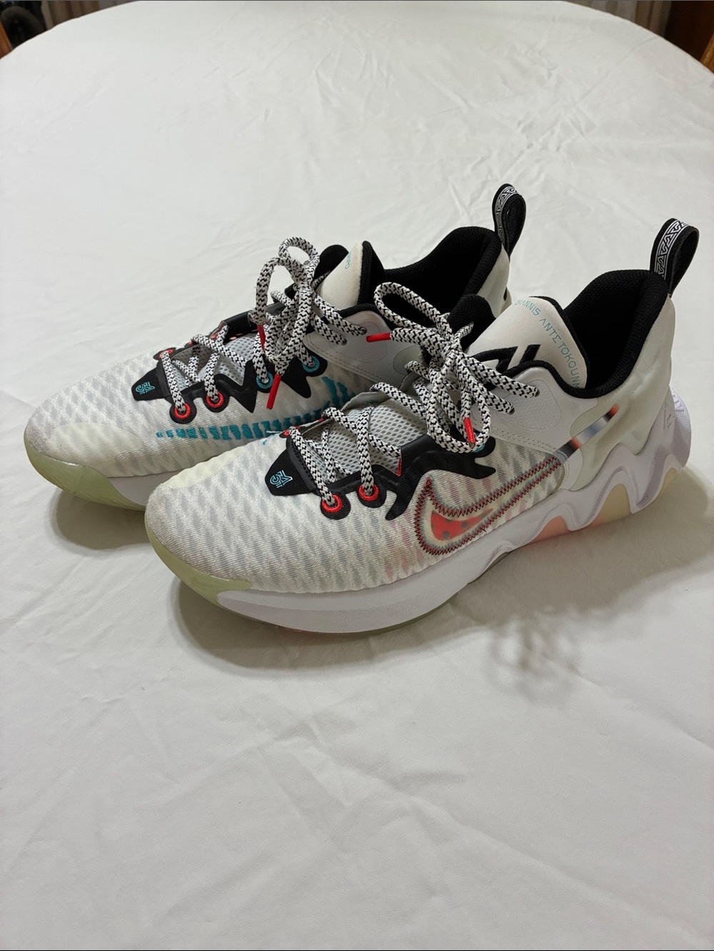 Men’s Nike Giannis Immortality Force Field Sneaker Shoes (White/Green/Red)